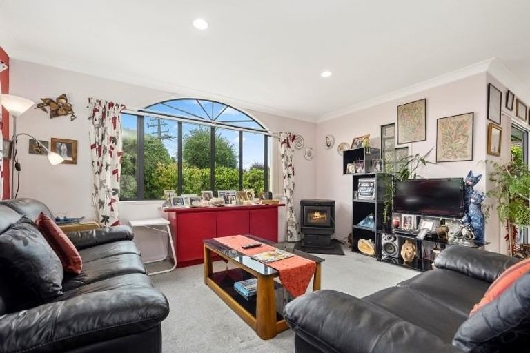 Photo of property in 16 Pampas Grove, Welcome Bay, Tauranga, 3112