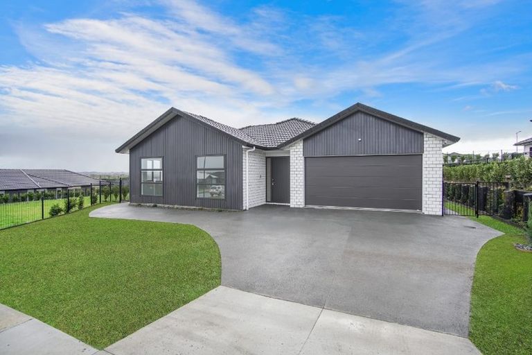 Photo of property in 48 Twin Parks Rise, Papakura, 2110