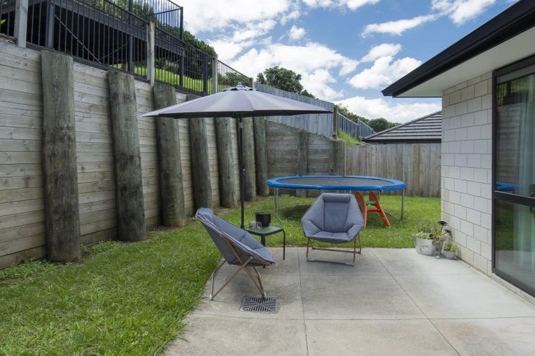 Photo of property in 17 Lakeside Terrace, Omokoroa, 3114