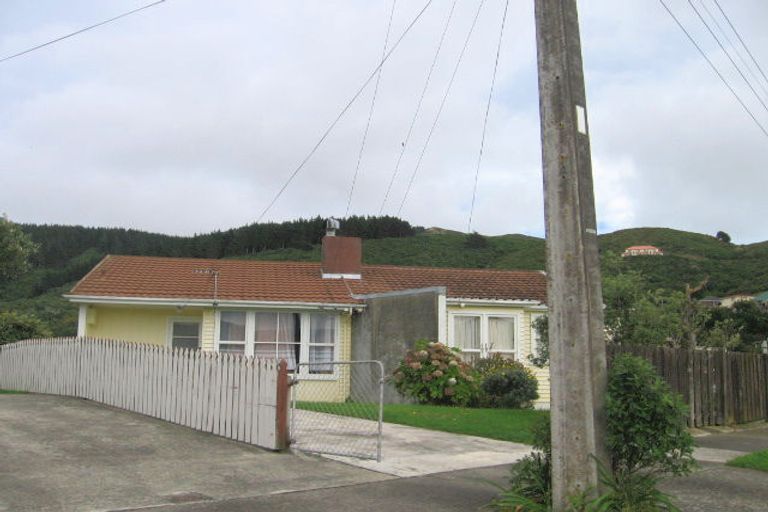 Photo of property in 6 Turkington Street, Tawa, Wellington, 5028