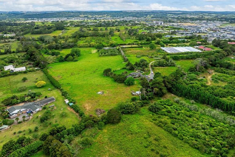 Photo of property in 116 Station Road, Kumeu, 0891