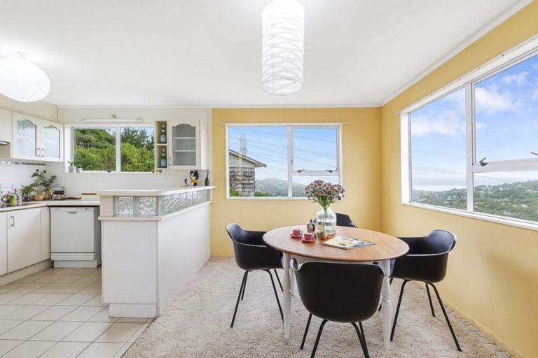 Photo of property in 1 Chequers Way, Crofton Downs, Wellington, 6035