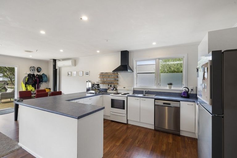 Photo of property in 44 Momona Street, Wainuiomata, Lower Hutt, 5014