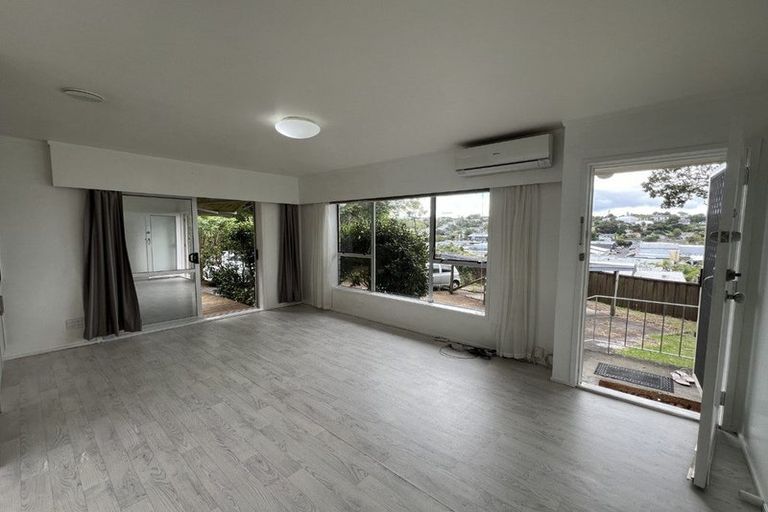 Photo of property in 1/8 Tusac Place, Totara Vale, Auckland, 0627