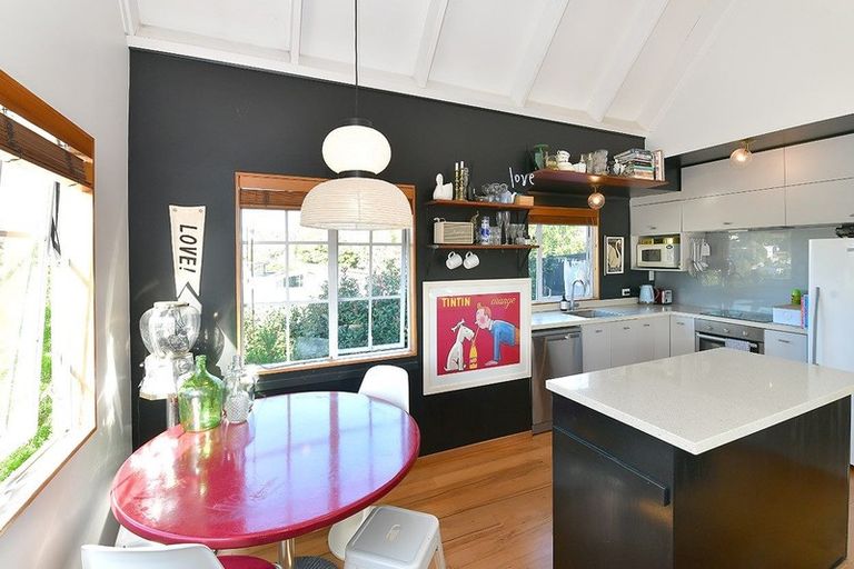 Photo of property in 2/56 Nigel Road, Browns Bay, Auckland, 0630