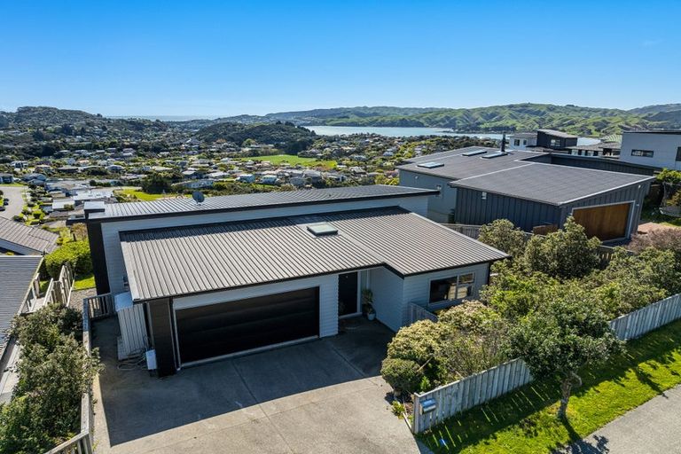 Photo of property in 87 Endeavour Drive, Whitby, Porirua, 5024