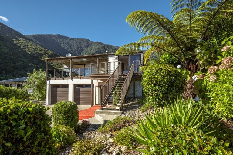 Photo of property in 12 Field Terrace, Okiwi Bay, French Pass, 7193