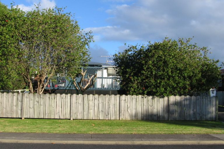 Photo of property in 6 Amberley Avenue, Te Atatu South, Auckland, 0610