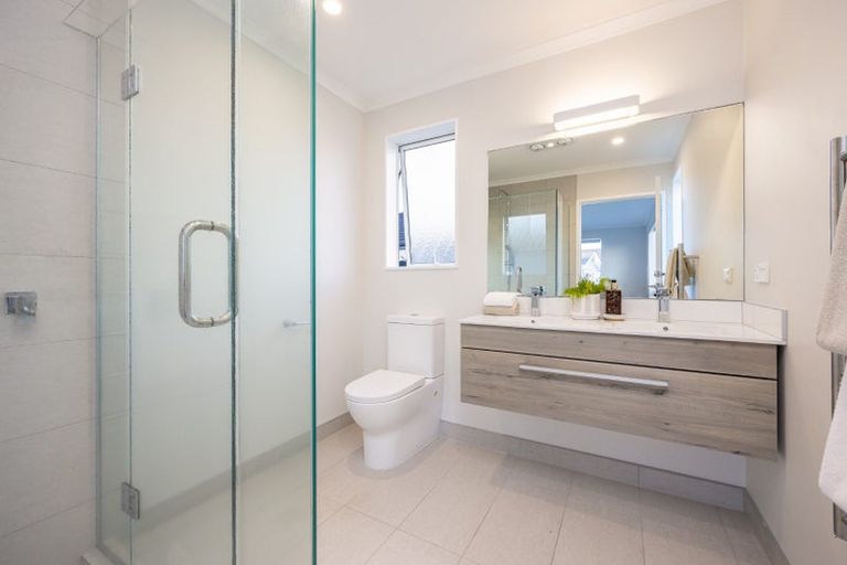 Photo of property in 21 Headland Drive, Long Bay, Auckland, 0630