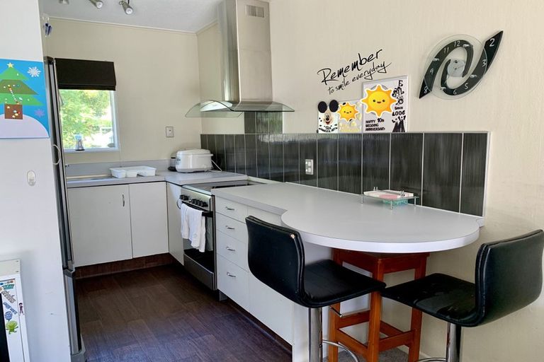 Photo of property in 2/13 Oswald Crescent, Paparangi, Wellington, 6037