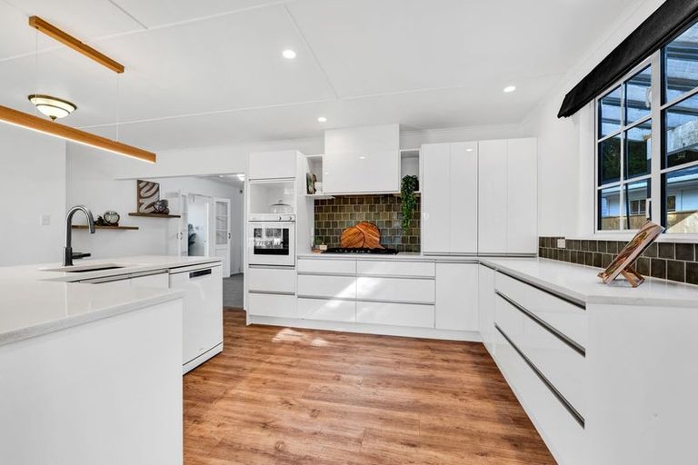 Photo of property in 27 Saxton Road, Upper Vogeltown, New Plymouth, 4310