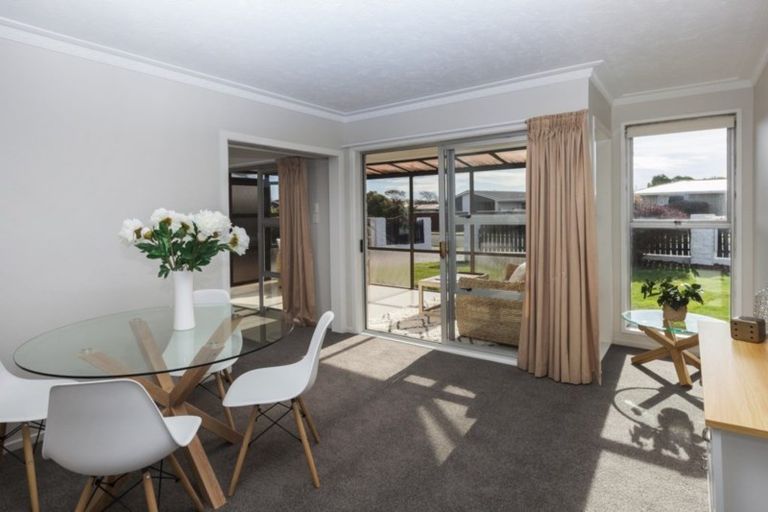 Photo of property in 40 Niven Street, Avondale, Christchurch, 8061