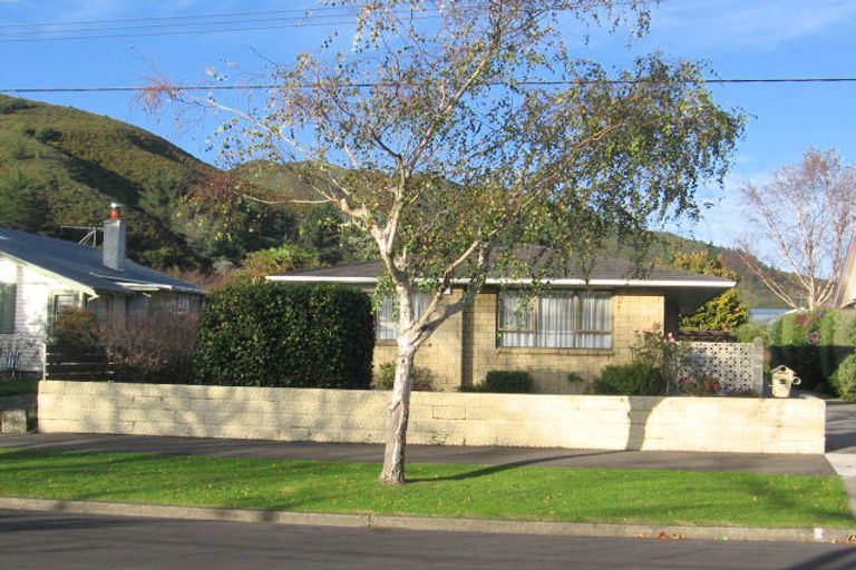 Photo of property in 18 Norton Park Avenue, Fairfield, Lower Hutt, 5011