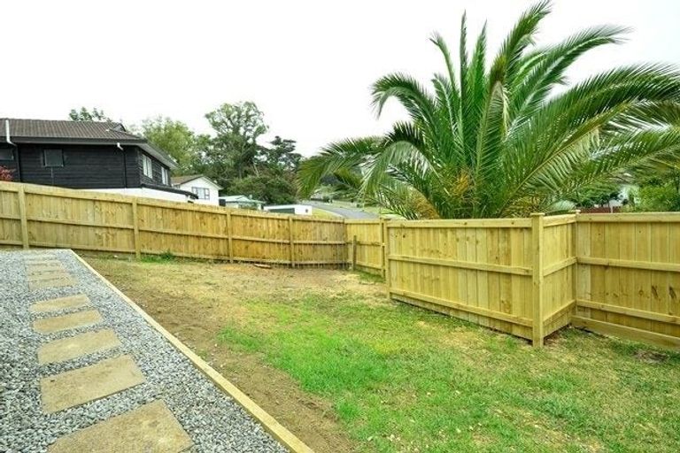Photo of property in 12 Midgley Road, West Harbour, Auckland, 0618