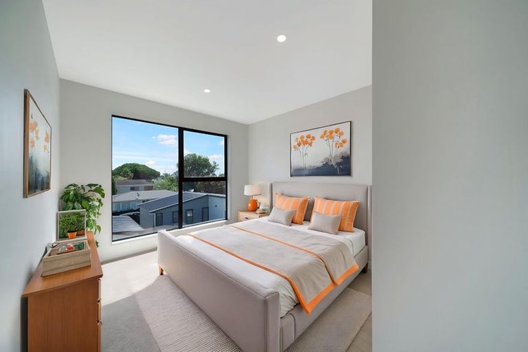 Photo of property in 1/107 Hobsonville Road, West Harbour, Auckland, 0618