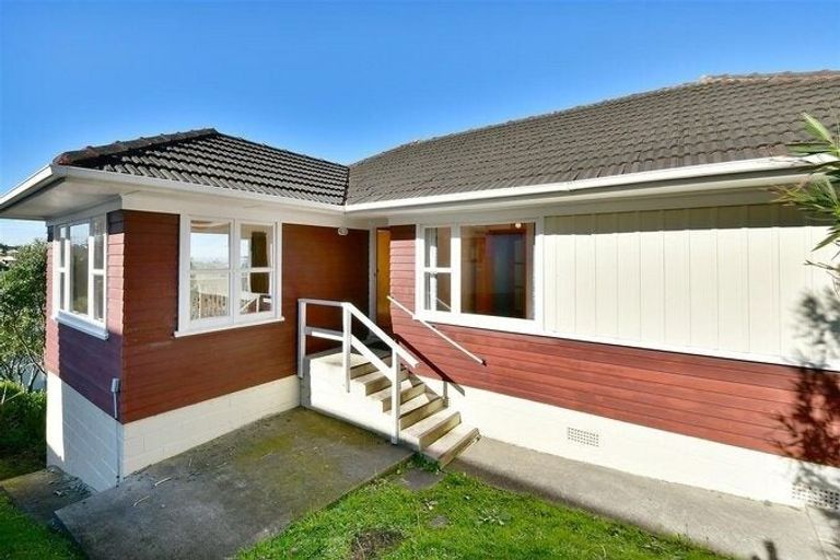 Photo of property in 12 Barker Rise, Northcross, Auckland, 0632
