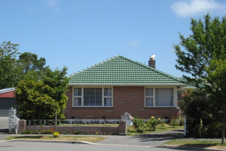 Photo of property in 12 Mirfield Place, Russley, Christchurch, 8042