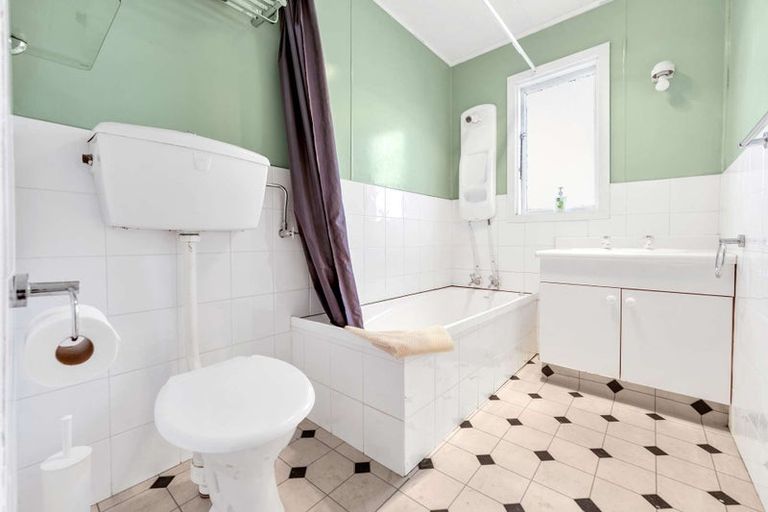 Photo of property in 9 Park Street, Gore, 9710