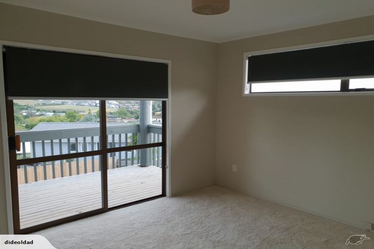 Photo of property in 33 Hobsonville Road, West Harbour, Auckland, 0618