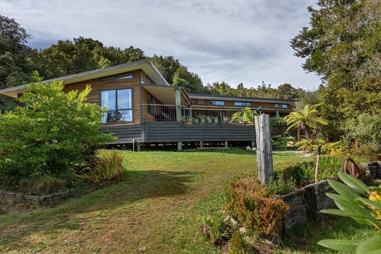 Photo of property in 88 Clifton Road, Kaiata, Greymouth, 7805