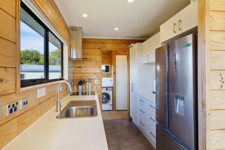 Photo of property in 65 Queens Road, Waikanae Beach, Waikanae, 5036