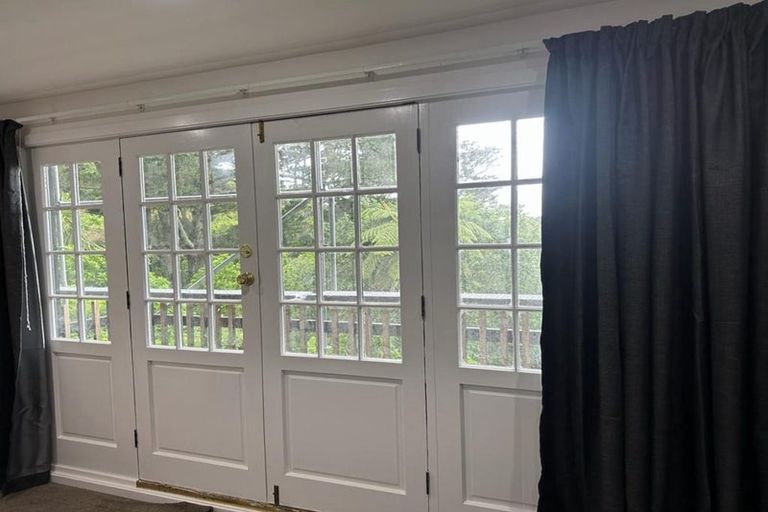 Photo of property in 64 Maungaraki Road, Korokoro, Lower Hutt, 5012