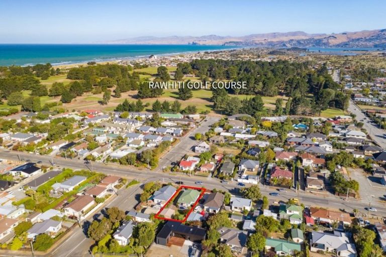 Photo of property in 142 Bowhill Road, New Brighton, Christchurch, 8083