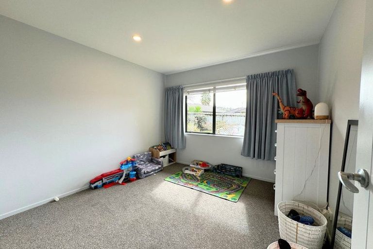 Photo of property in 68 South Kensington Way, Henderson, Auckland, 0612