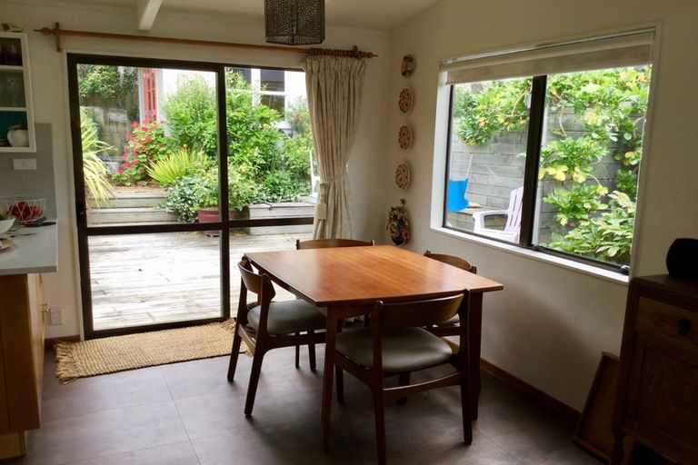 Photo of property in 27 Hastings Parade, Devonport, Auckland, 0624