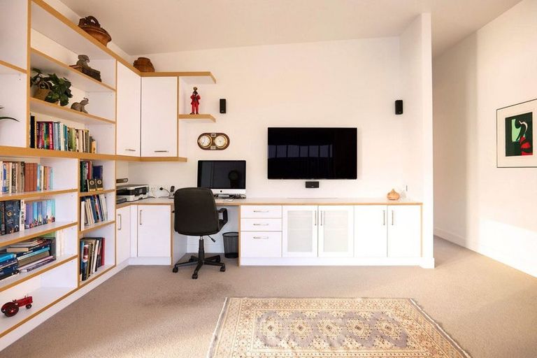 Photo of property in 1 Fourth Avenue, Tauranga, 3110