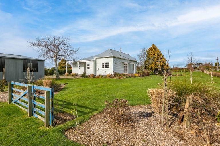 Photo of property in 56 Flint Road W, Stratford, 4332