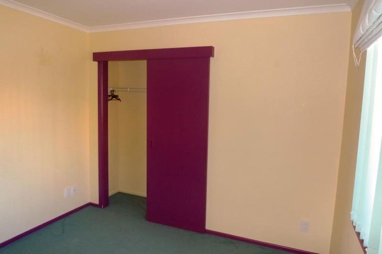 Photo of property in 11 Bennett Grove, Newlands, Wellington, 6037