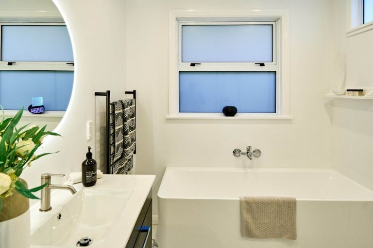 Photo of property in 443 The Esplanade, Island Bay, Wellington, 6023