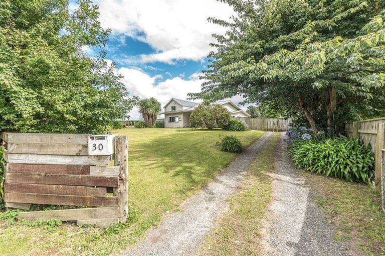 Photo of property in 30 Weraroa Road, Waverley, 4510