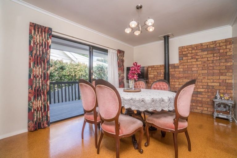 Photo of property in 27 Kiwi Esplanade, Mangere Bridge, Auckland, 2022