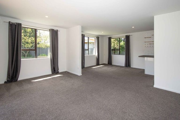 Photo of property in 9 Momorangi Crescent, Redwood, Christchurch, 8051