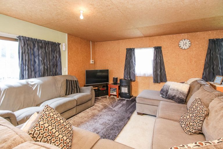 Photo of property in 5 Karina Place, Glen Eden, Auckland, 0602