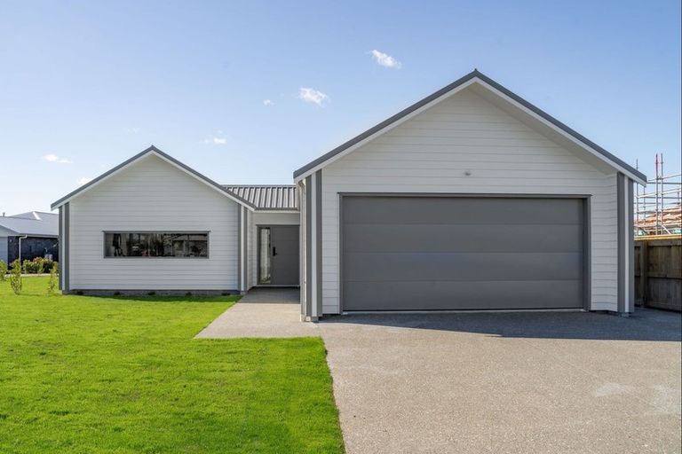 Photo of property in 18 Austin Reid Avenue, Carterton, 5713