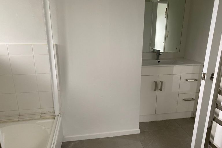 Photo of property in 2/42 Manuka Road, Glenfield, Auckland, 0629