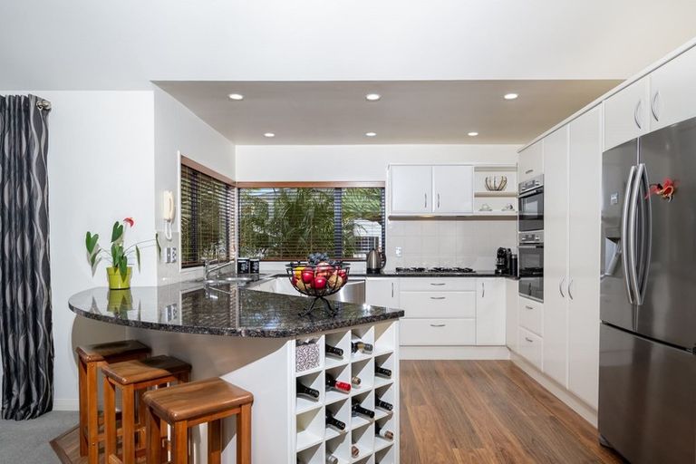 Photo of property in 5 Kahala Place, West Harbour, Auckland, 0618