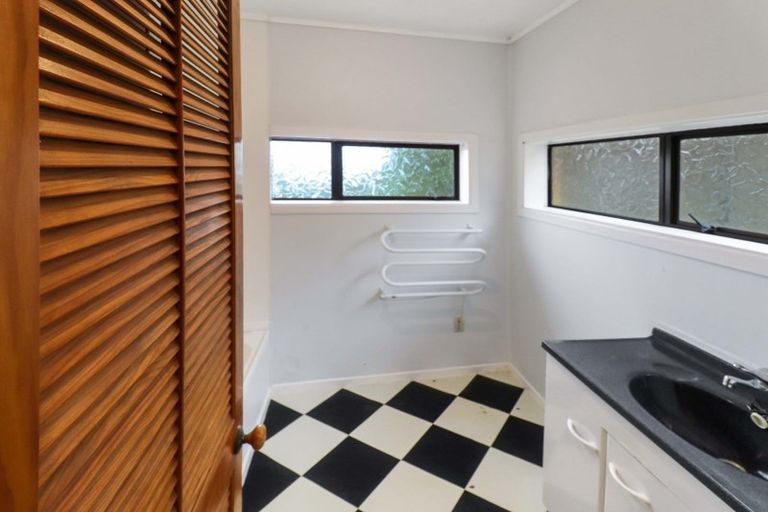 Photo of property in 5 Houghton Bay Road, Houghton Bay, Wellington, 6023