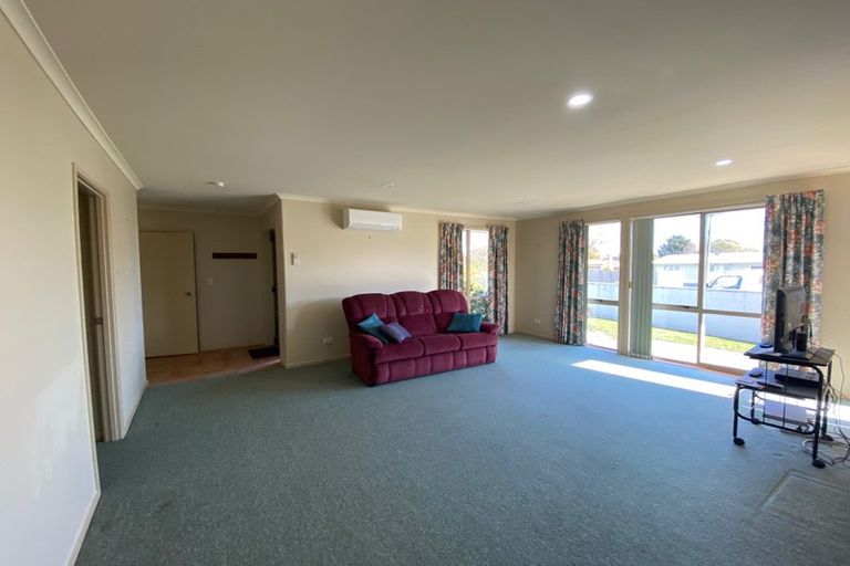 Photo of property in 1 Gardenia Close, Melville, Hamilton, 3206