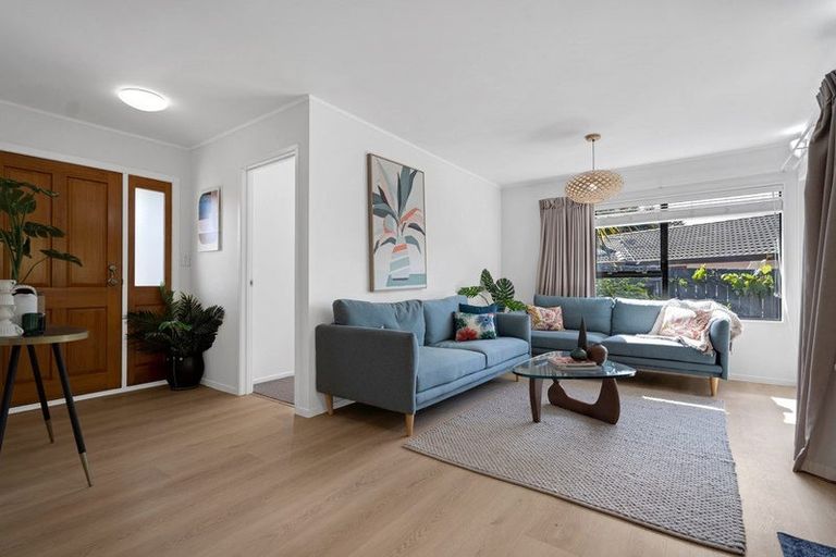 Photo of property in 9 Wyatt Place, Glendene, Auckland, 0602