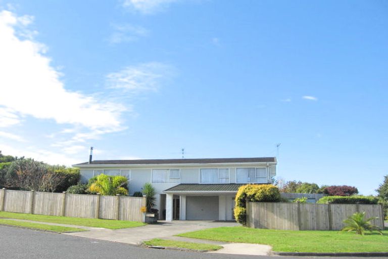 Photo of property in 6 Oliver Twist Avenue, Mellons Bay, Auckland, 2014