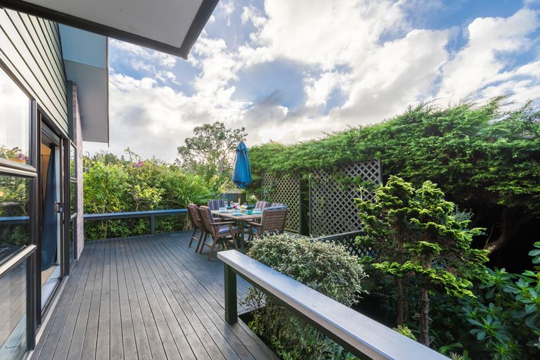 Photo of property in 2 Daffodil Street, Titirangi, Auckland, 0604