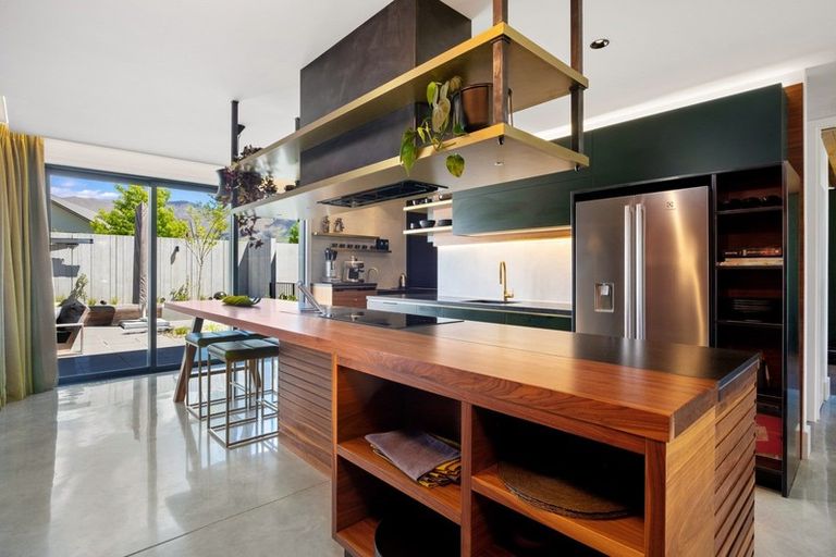 Photo of property in 5 Diamond Lane, Wanaka, 9305