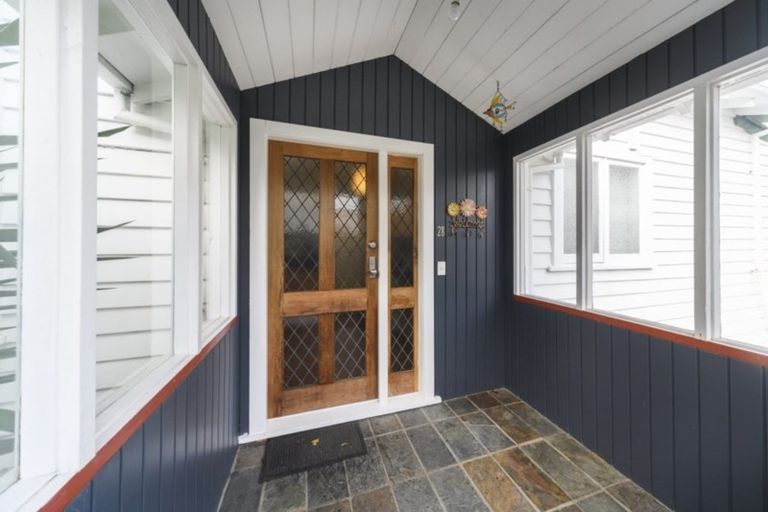 Photo of property in 28 Lyndhurst Street, Takaro, Palmerston North, 4412