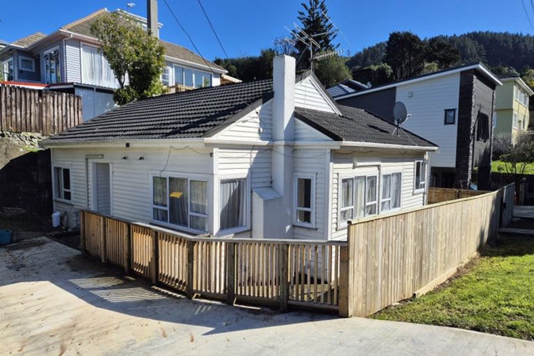 Photo of property in 22 Hampton Hill Road, Tawa, Wellington, 5028