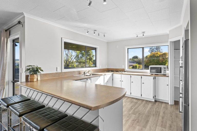 Photo of property in 19 Ingle Avenue, Waipahihi, Taupo, 3330