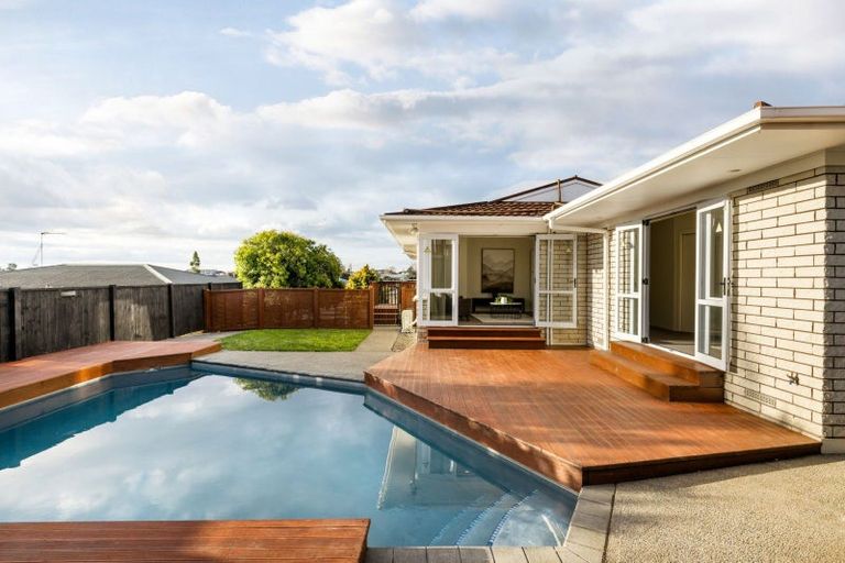 Photo of property in 52 Macdonald Road, Glenview, Hamilton, 3206